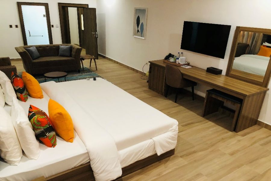 ROYAL ROOM
