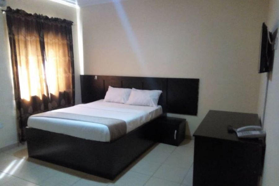 DELUXE ROOM