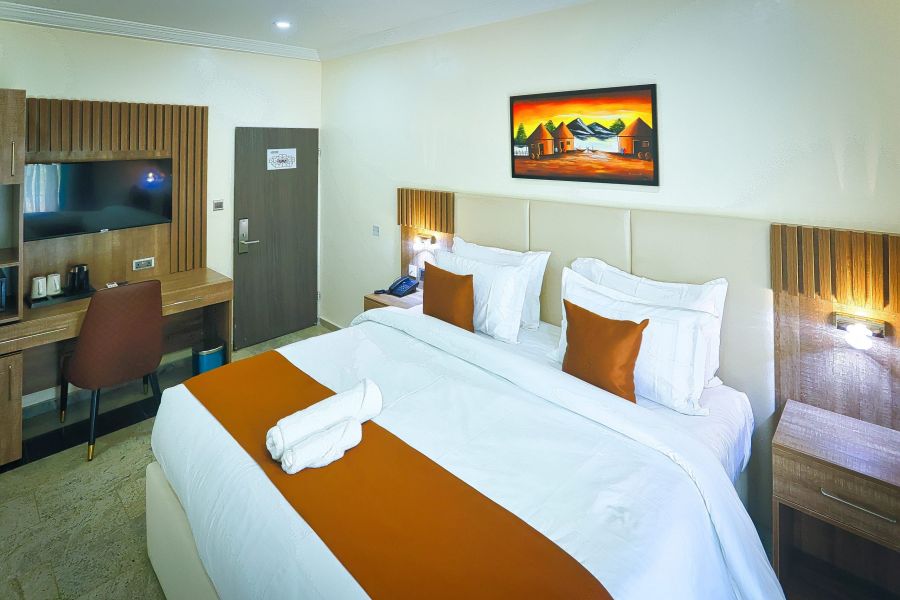 ALCOVE ROOM