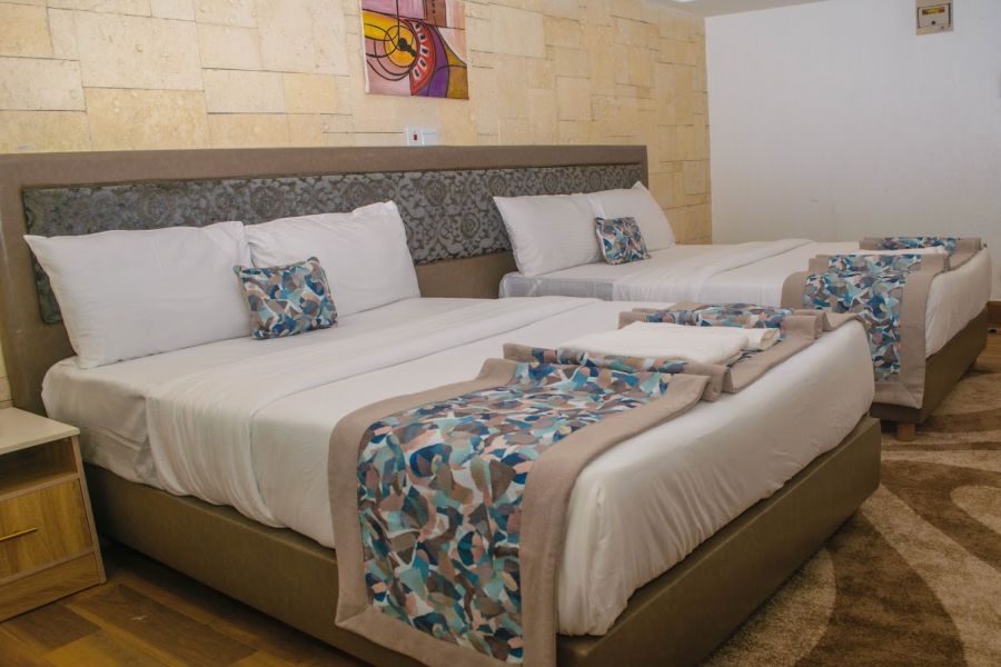 TWIN BEDROOM