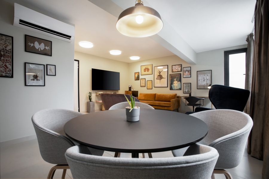 EXECUTIVE SUITE