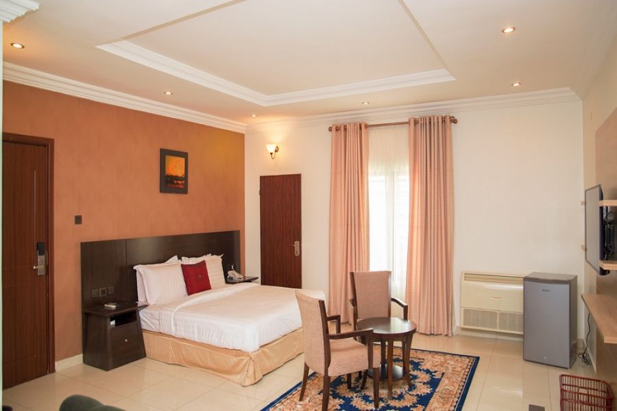 DELUXE ROOM