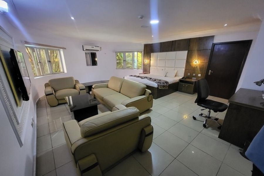 PRESIDENTIAL SUITE