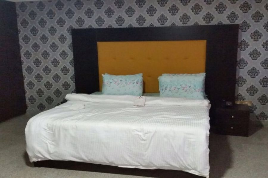 SINGLE ROOM