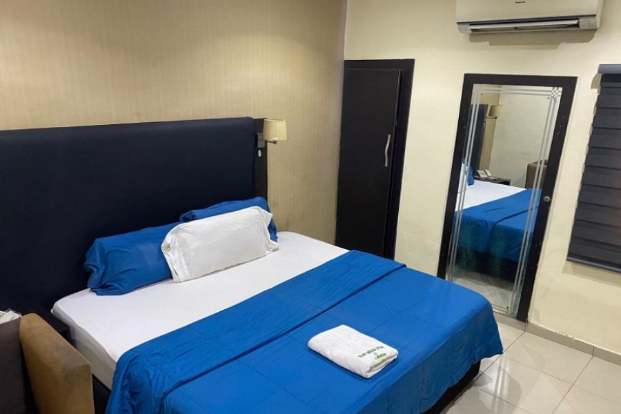 DELUXE ROOMS