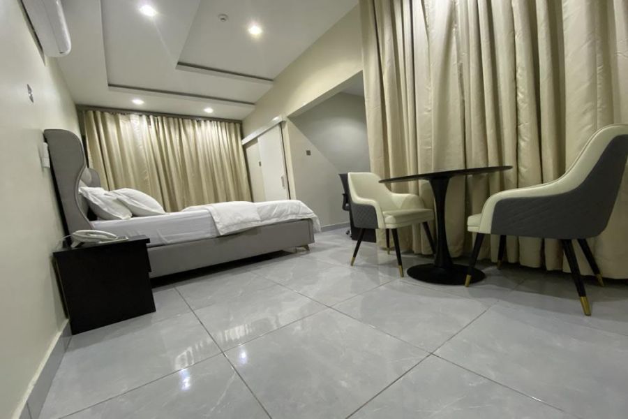 DELUXE ROOM
