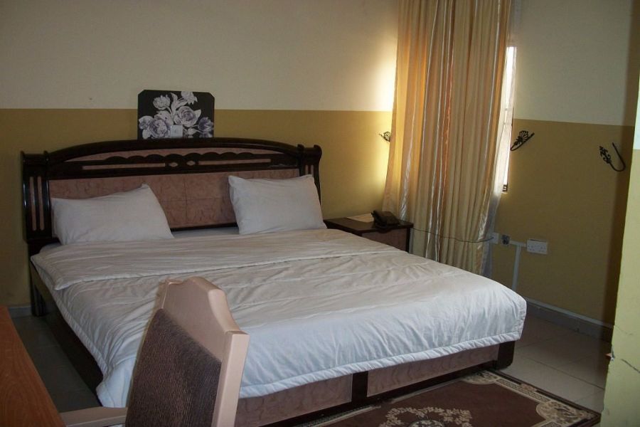 DELUXE ROOM