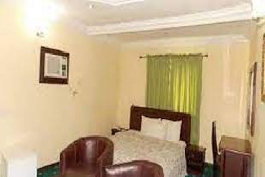 EXECUTIVE ROOM