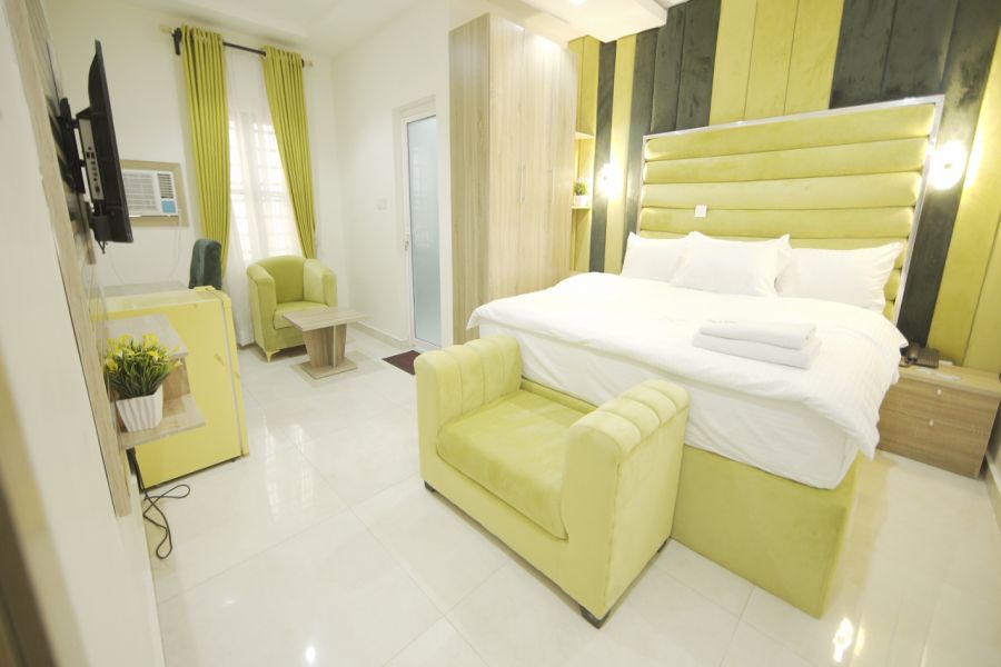 DELUXE MINI SUITE