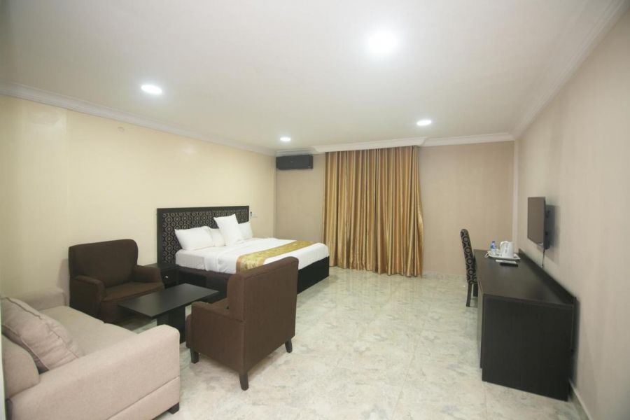 EXECUTIVE BUSINESS SUITES