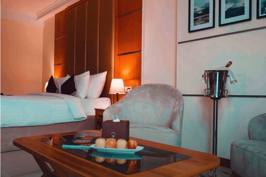 EXECUTIVE ROOM