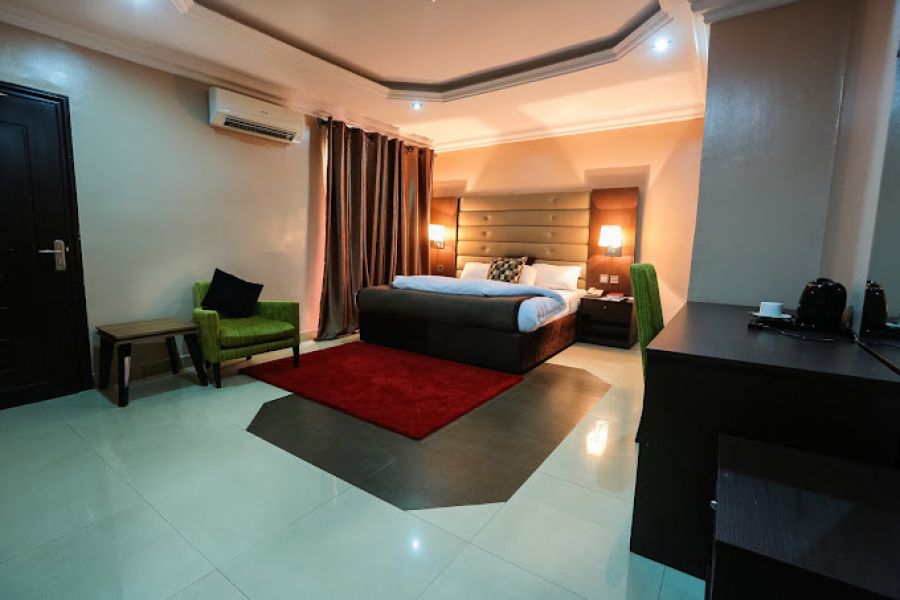 QUEEN SUITE