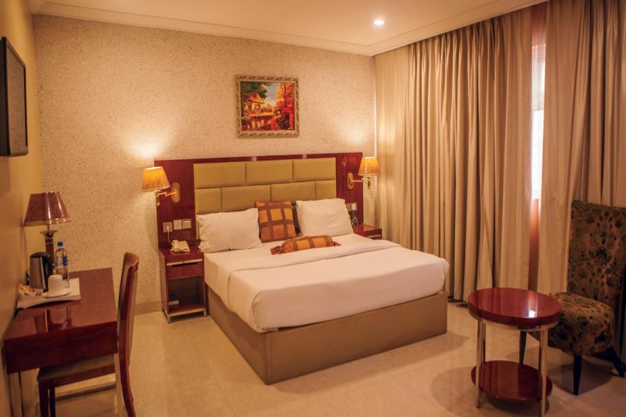 EXECUTIVE ROOM