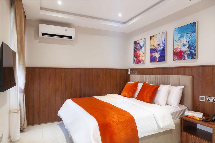 SINGLE ROOM