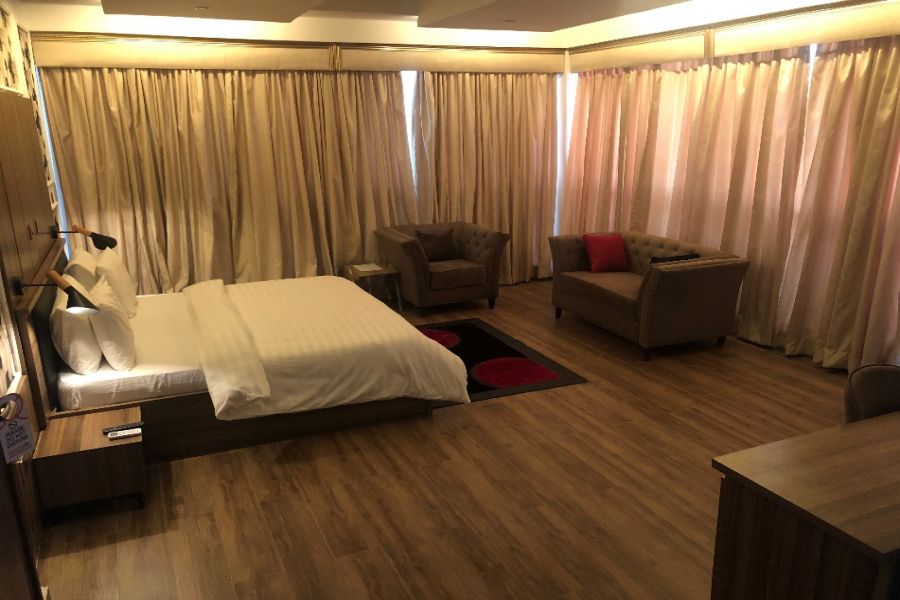 BUSINESS ROOM