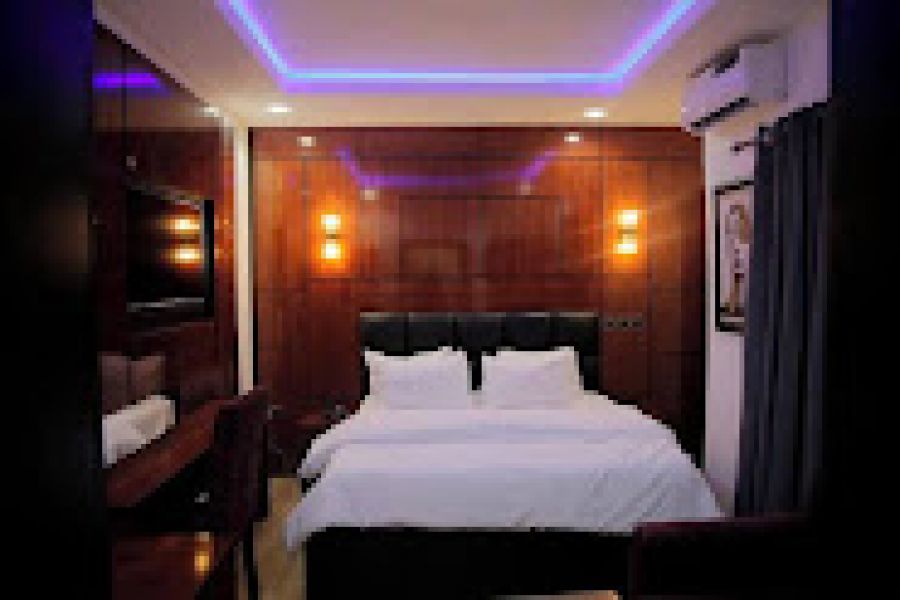 EXECUTIVE ROOM
