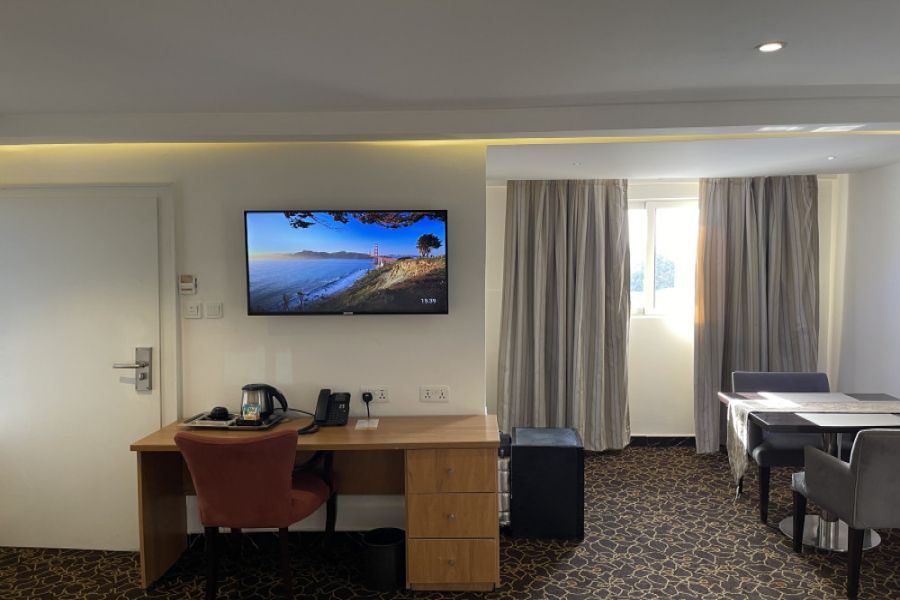 SUITE WITH MOUNTAIN VIEW