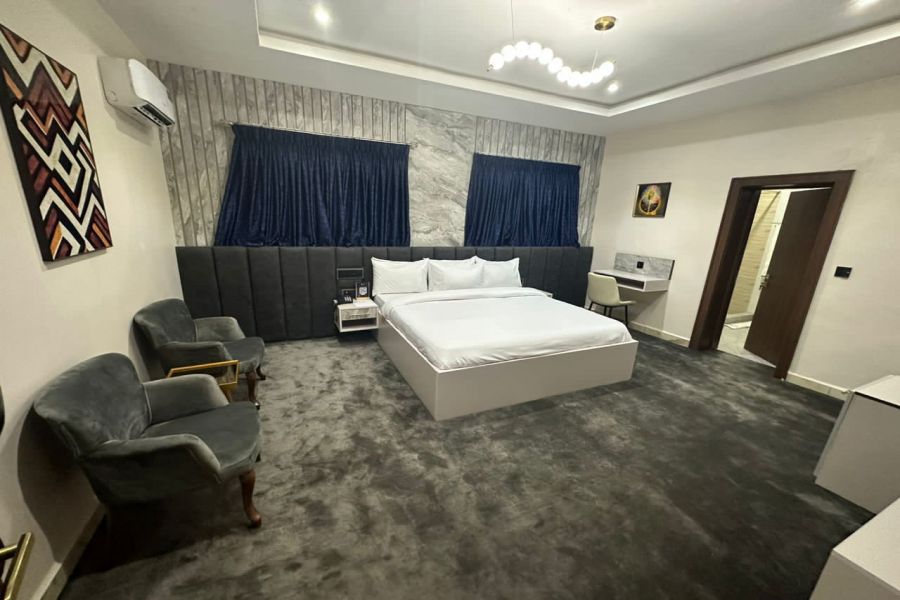 LORD ROOM