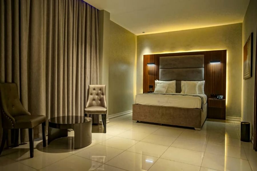 EXECUTIVE SUITES