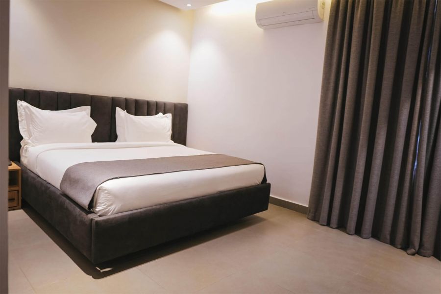 DELUXE ROOM