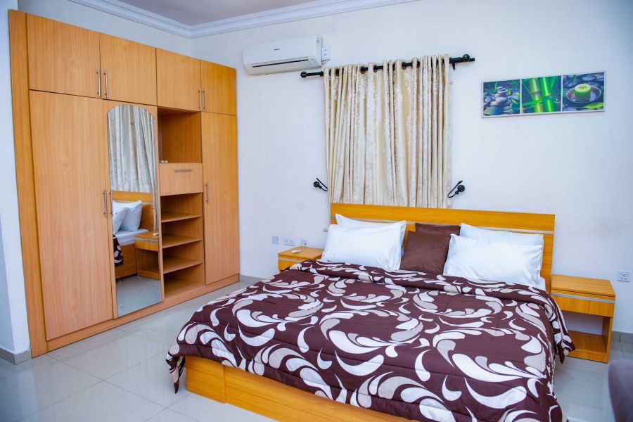 EXECUTIVE ROOMS
