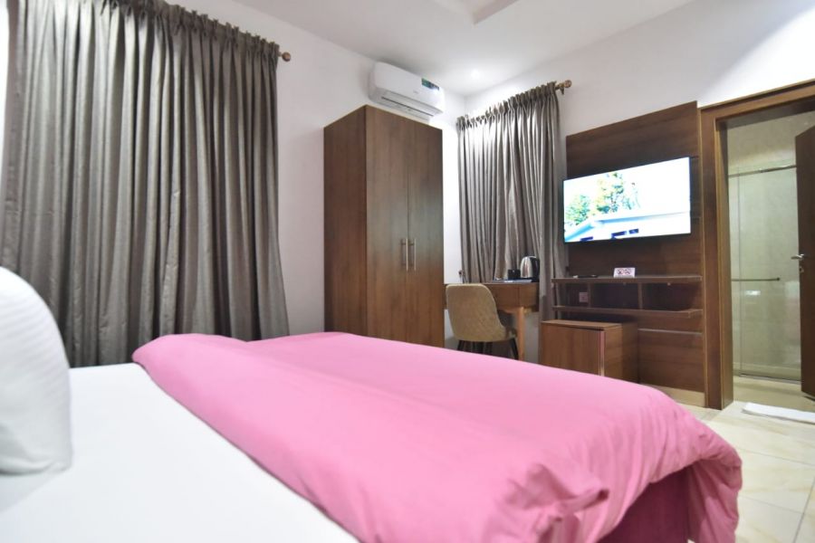SINGLE ROOM