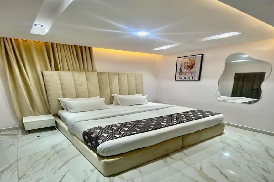 DELUXE ROOMS