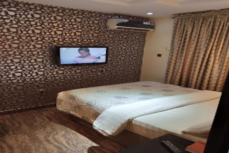 ROYAL SUITE