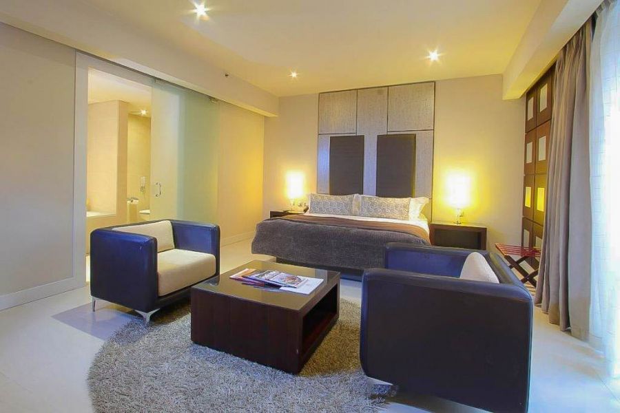 LUXURY KING ROOM