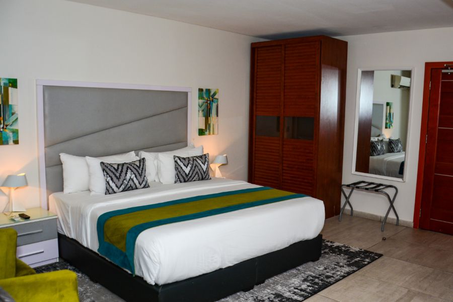 DELUXE ROOMS