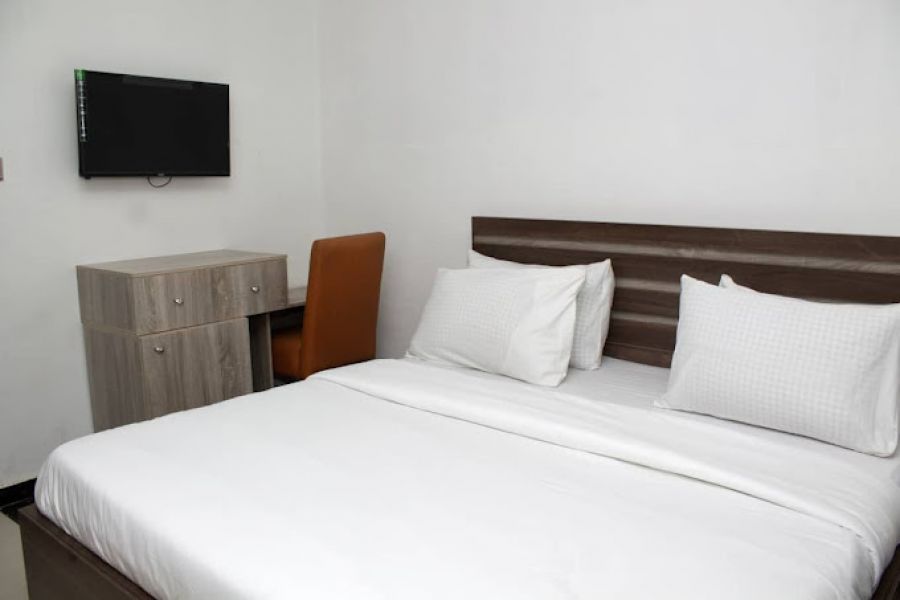 DELUXE ROOM