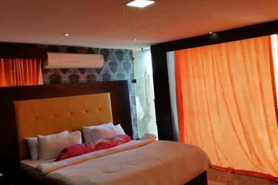 SUITES