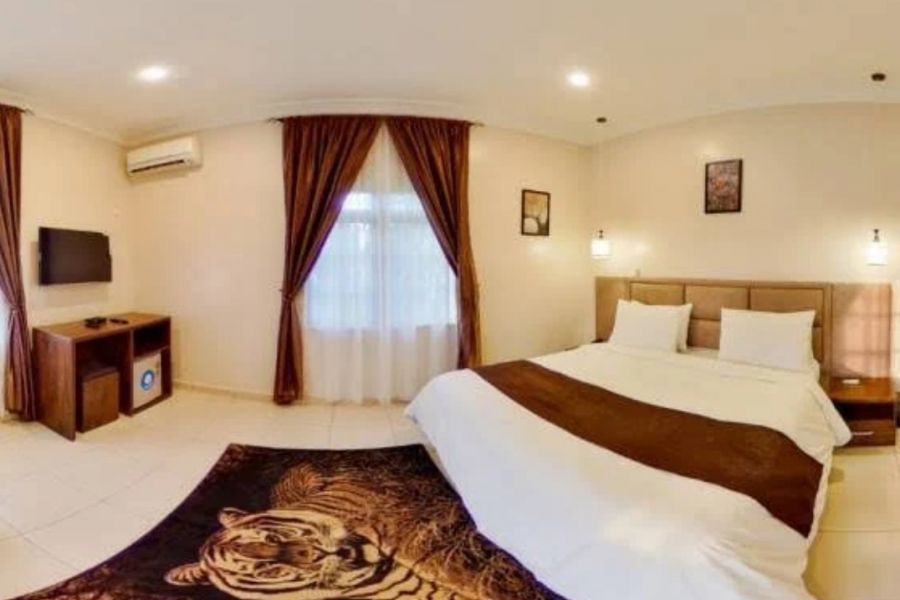 SINGLE ROOM 