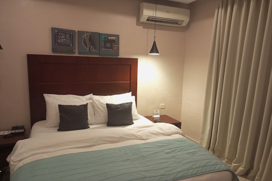 DELUXE ROOM